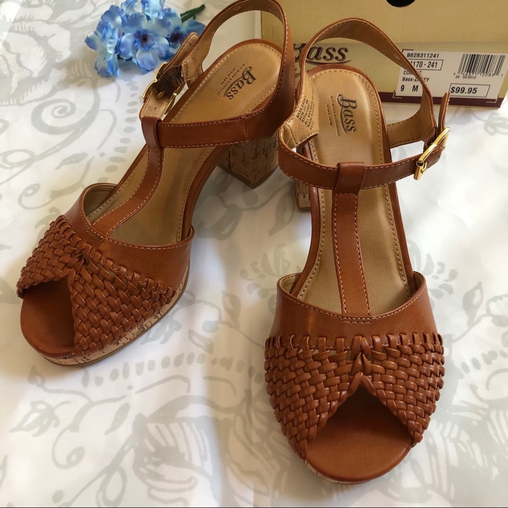 BNIB Bass Zaney Cognac Colored Woven T-strap Heels